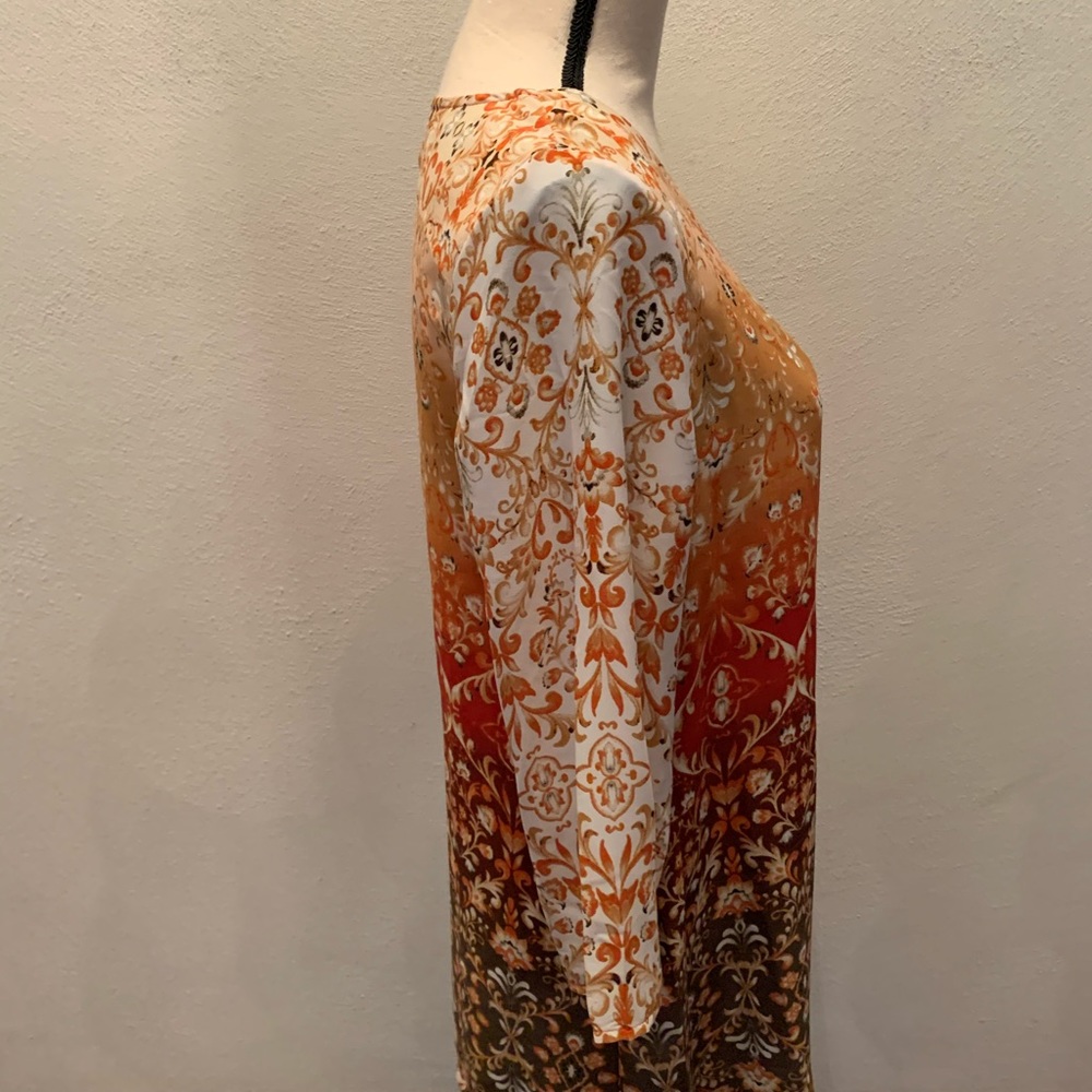 Beautiful floral tunic by Tacera with neck detail - Picture 2 of 4